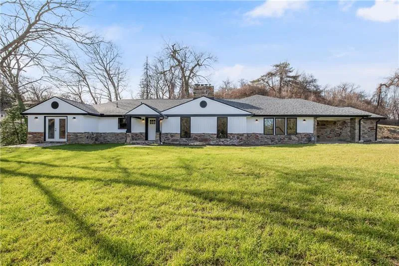 Single 4BD Family Home Realty Corp